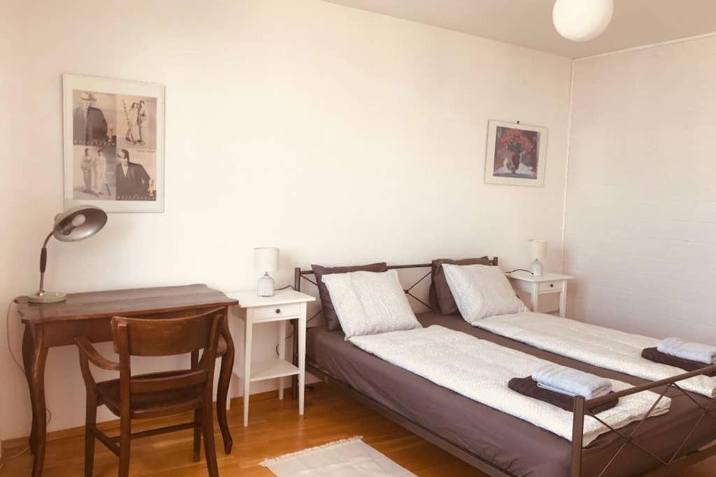 Mitten Im Achten. Zentrale Wohnung In Wien Kültér fotó